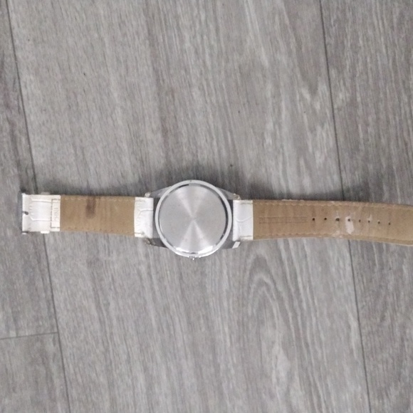 Women's beautiful butterfly watch, worn, need battery - Picture 7 of 11